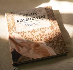 Kunstband &bdquo;Vanitas&ldquo; von Frank Rosenzweig mit Hardcover und Schutzumschlag
